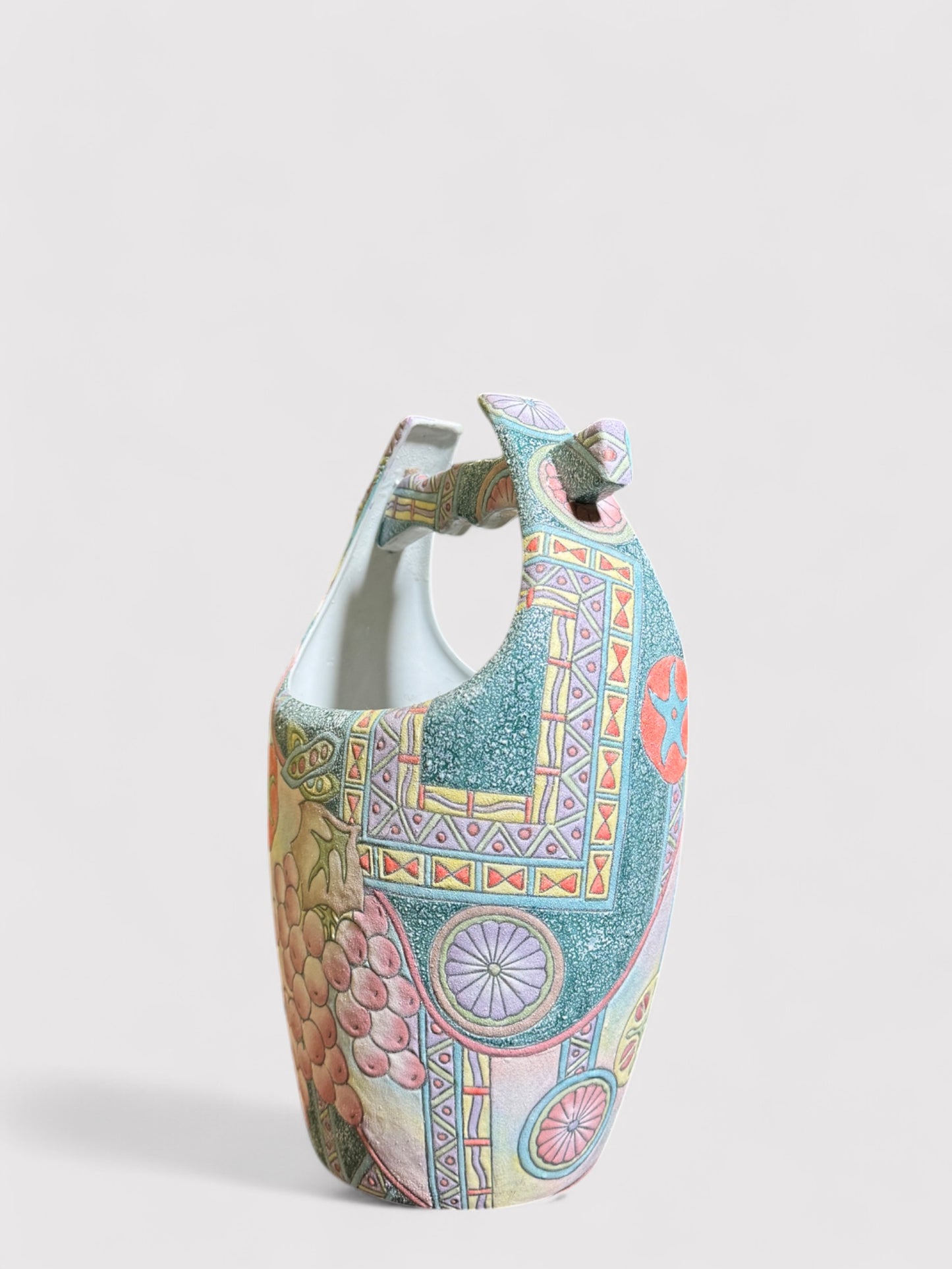 Porzellan Blumenkorb in stillvollen Pastelltönen für den Innen- & Außenbereich. Geometrische Formen, Trauben und weiteres Obst als Motiv.