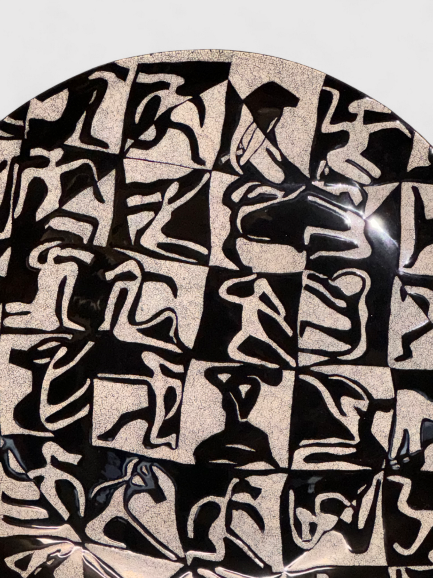 Licking plate with abstract decoration, ⌀ 67cm